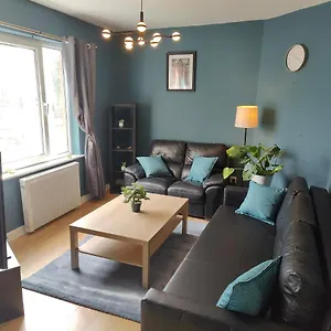  Holiday home Recently Renovated City House