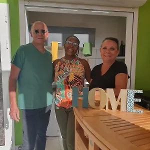  Hébergement de vacances Jeune Tournesol Guadeloupe